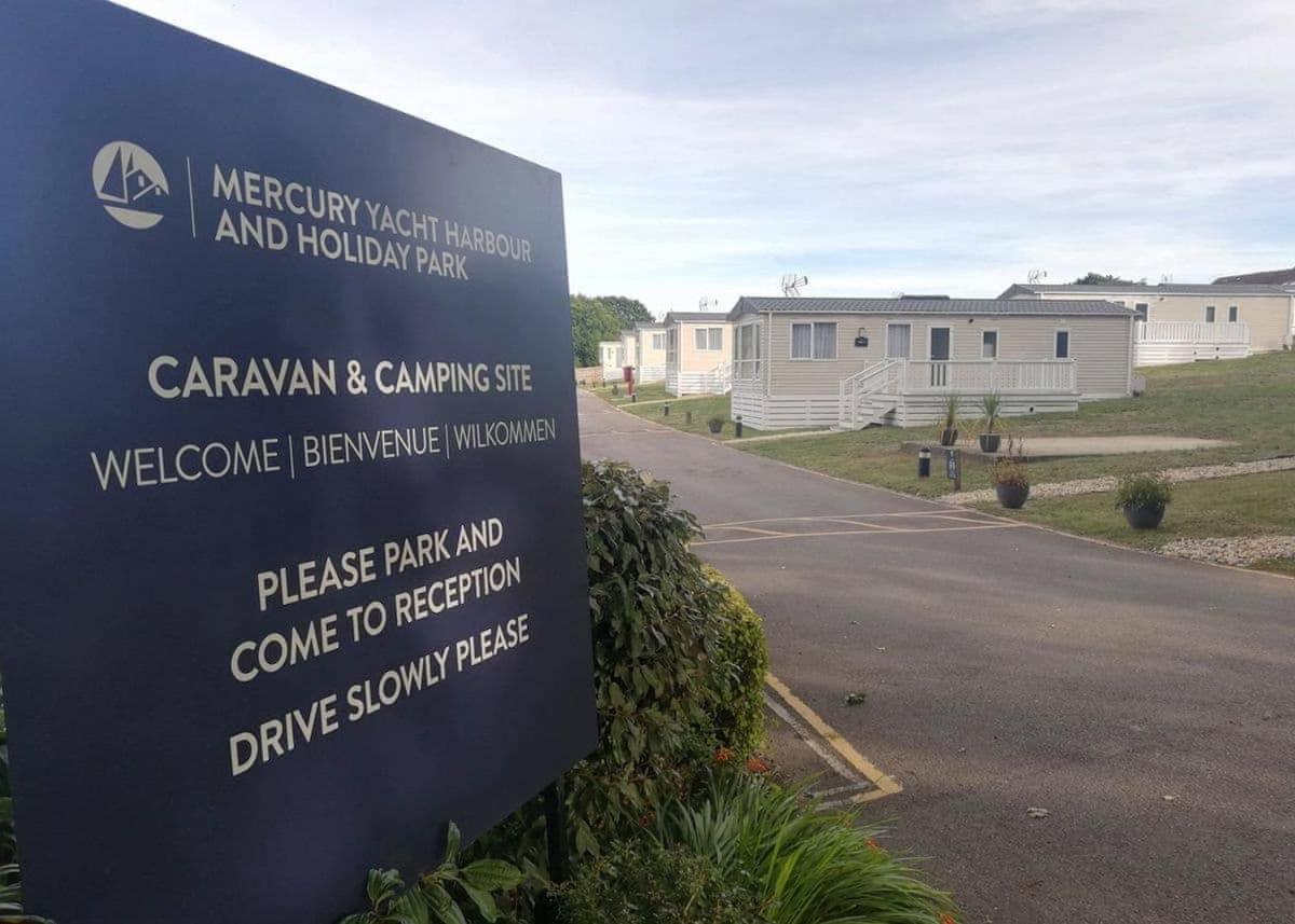 Mercury Yacht Harbour And Holiday Park Lower Swanwick Buitenkant foto
