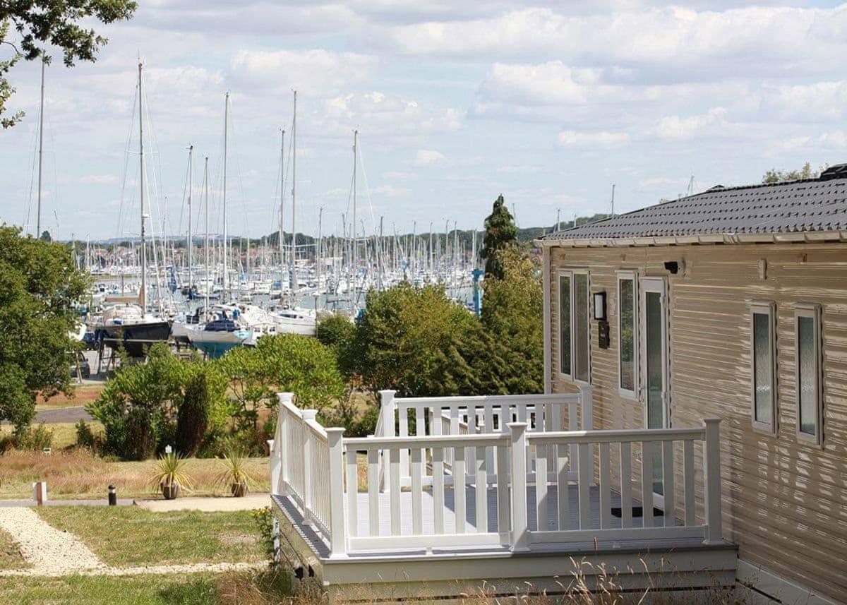 Mercury Yacht Harbour And Holiday Park Lower Swanwick Buitenkant foto