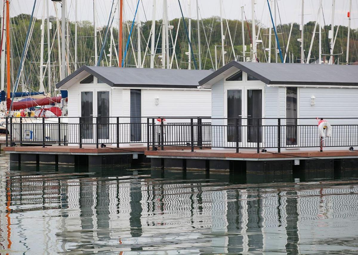 Mercury Yacht Harbour And Holiday Park Lower Swanwick Buitenkant foto